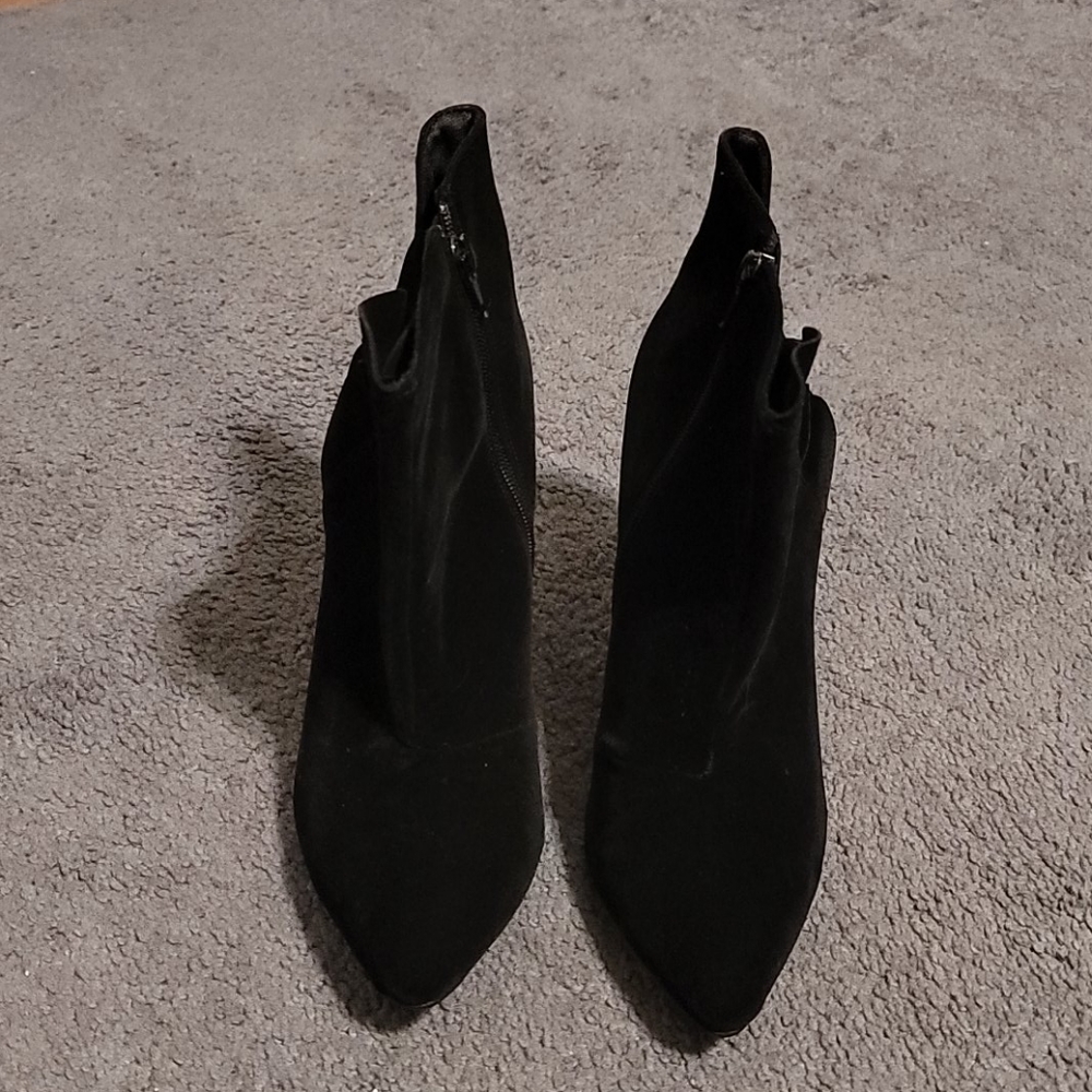Qupid Suede Bootie; Size 8 - Picture 2 of 4